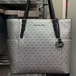 Michael Kors Jet Set New Authentic Silver Black
